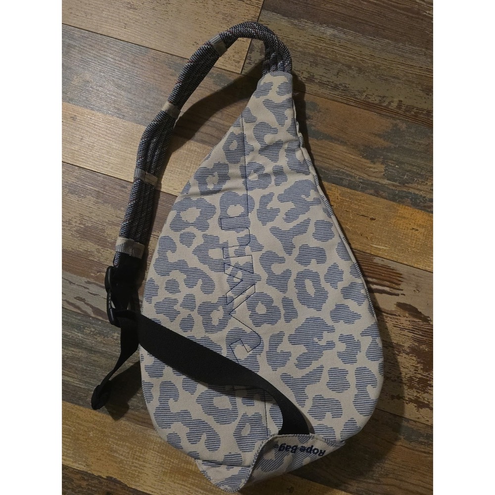 Kavu‎ Rope Sling Bag Crossbody Leopard Spot On Rare Pattern - Picture 3 of 4